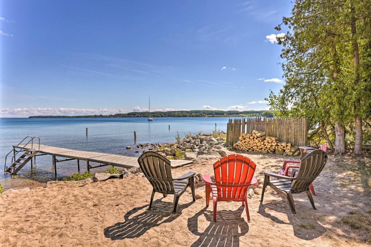 Quaint Studio With Shared Beach Walk To Suttons Bay Exterior photo