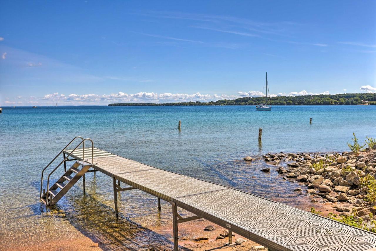 Quaint Studio With Shared Beach Walk To Suttons Bay Exterior photo