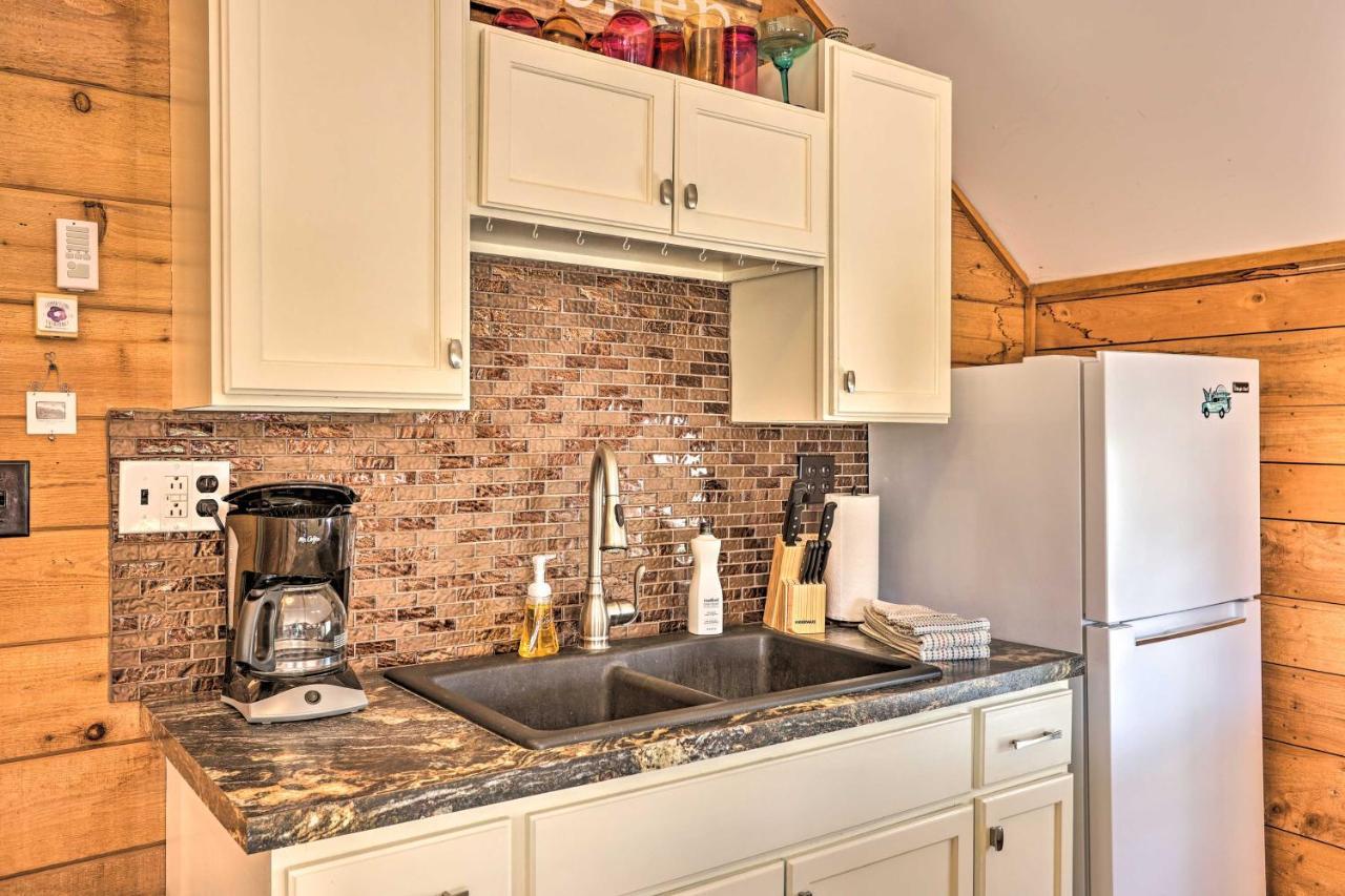Quaint Studio With Shared Beach Walk To Suttons Bay Exterior photo