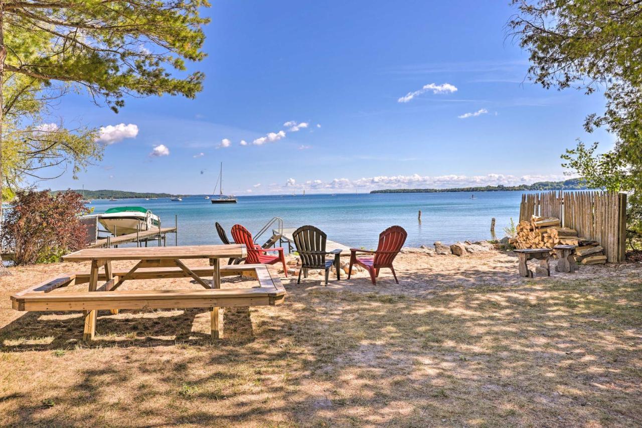 Quaint Studio With Shared Beach Walk To Suttons Bay Exterior photo